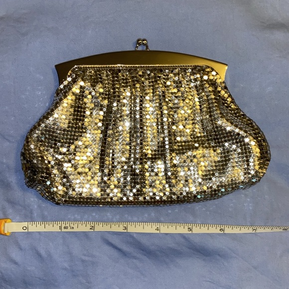 Vintage WHITING & DAVIS Silver Mesh Clutch Purse - Picture 2 of 6